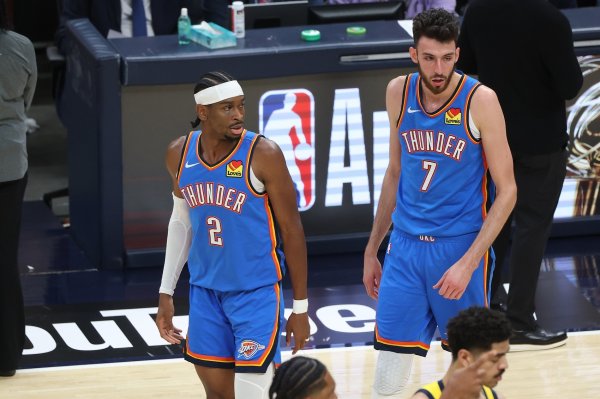 霍姆格伦：很高兴今天能和球迷分享庆祝仪式 第一名  旗帜将长