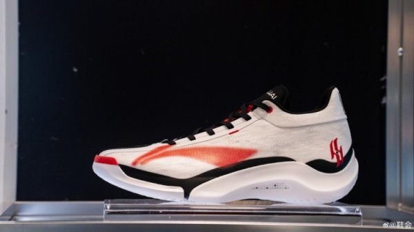 杨瀚森的新运动活动    鞋  ！驭帅20个人PE配色 带有