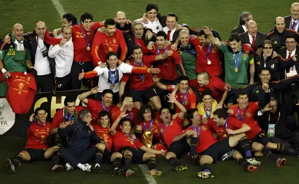 故人陆续退役：2010西班牙世界杯赛  第一名  成员，现役