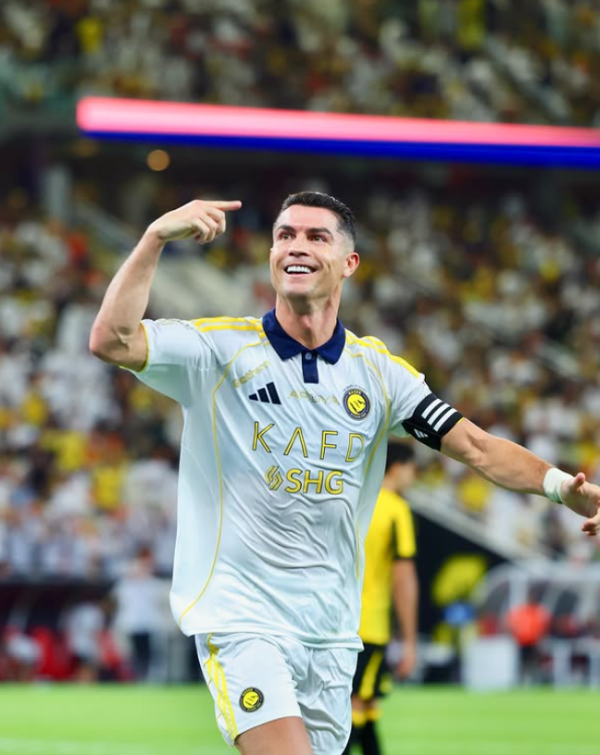 C罗社媒庆祝：这就是利雅得获胜  ，这就是我们！