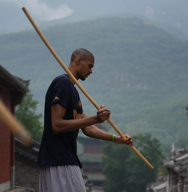 名记感叹文班外星人表现：少林寺今夏给这年轻人施加了神奇魔法！