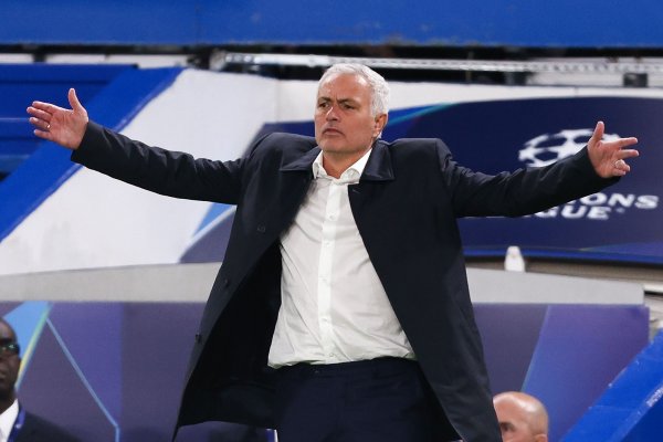 0-3不敌纽卡！多家葡媒聚焦穆里尼奥：用人不佳，“砌的墙倒了