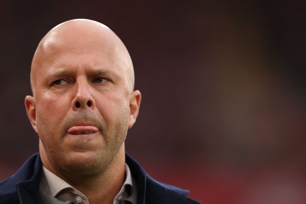 状况不断😩利物浦前往客场应战    航班延误，球队滞留4小时