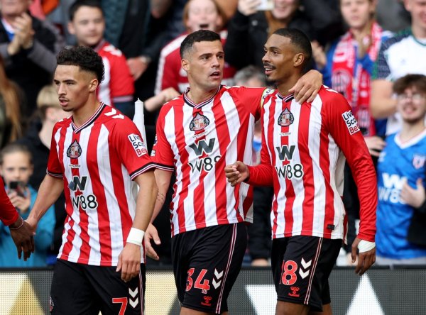 爆冷赢切尔西+暂英超第2！桑德兰球迷赛后唱：我们要赢职业联赛