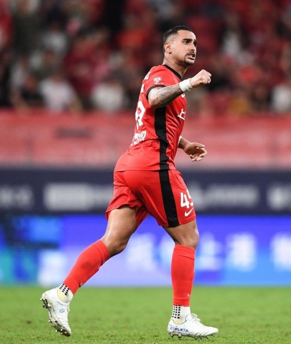 泰山后悔不? 莱昂纳多两场五球独抢六分! 竞技状态  爆棚引