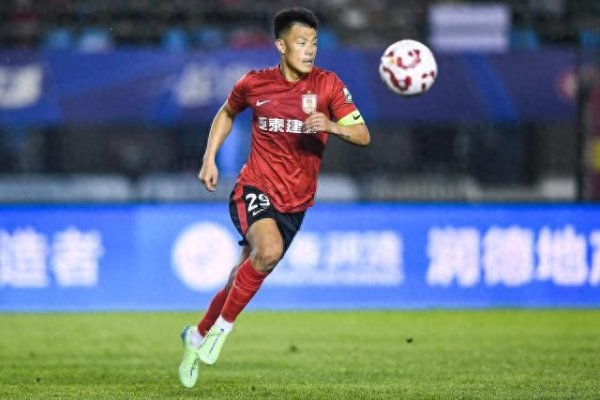 【中超】谭龙艾菲尔丁建功 十人亚泰2比2绝平海牛