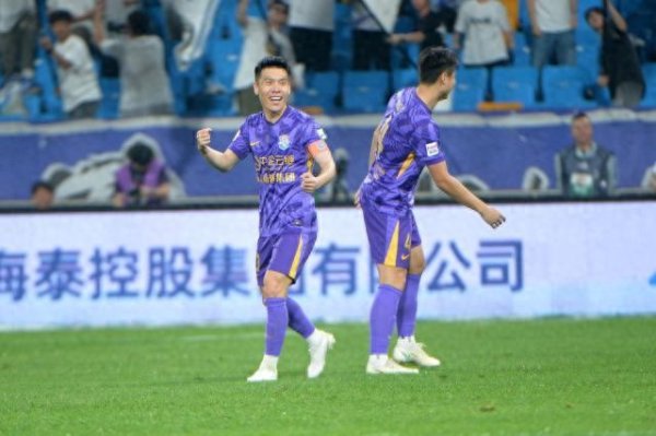 【中超】巴顿伤退王秋明补射 津门虎1比0河南